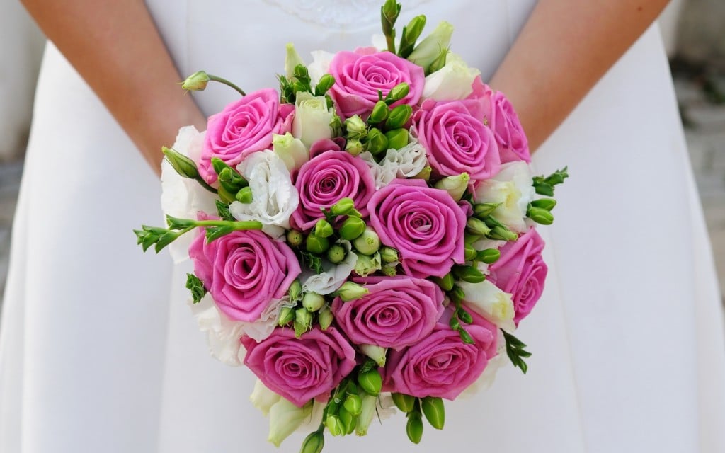Hoa cưới cầm tay màu hồng ngọt ngào
