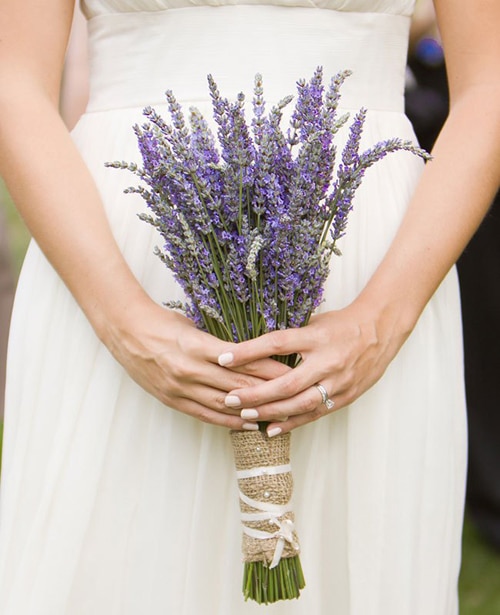 Những bó hoa cưới đẹp từ hoa Lavender