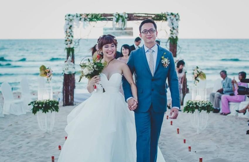 Kết quả hình ảnh cho Trang điểm cô dâu khi tổ chức tiệc cưới ở biển