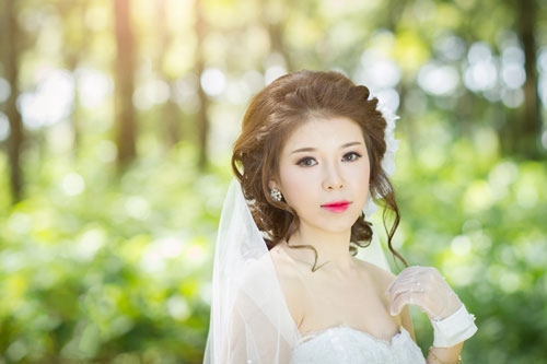 Kết quả hình ảnh cho trang điểm cô dâu khi tổ chức tiệc cưới